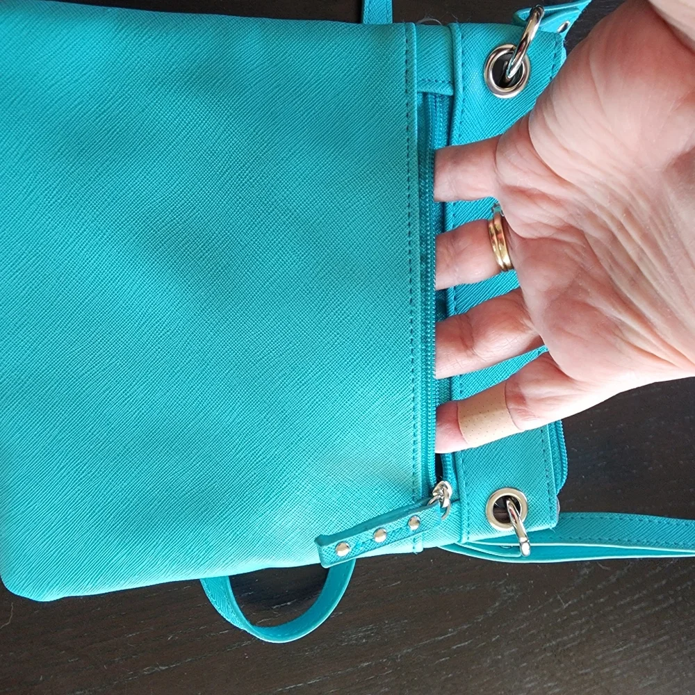 Gorgeous NWOT Nicole Miller Aqua Crossbody Bag Adjustable Strap Lots of Pockets - Picture 7 of 9